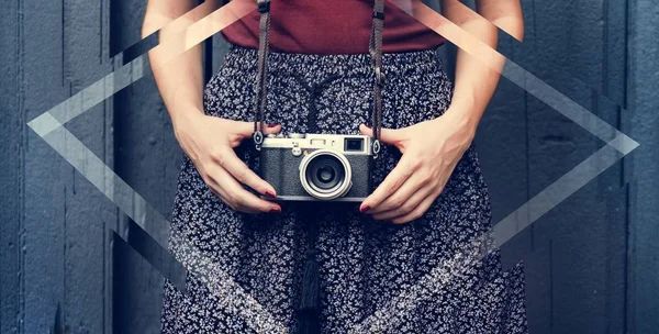 Frau mit Filmkamera — Stockfoto