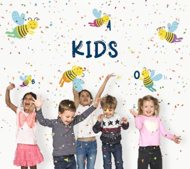 erkek ve kız stüdyoda atlama