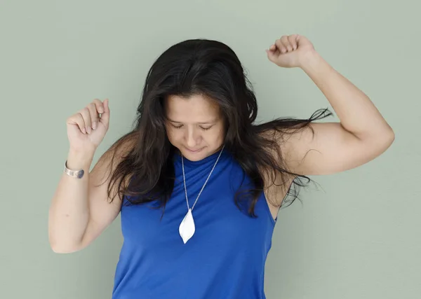 Mujer bailando en estudio — Foto de Stock