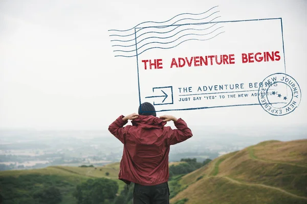 Man standing on mountain hills — Stock Photo, Image