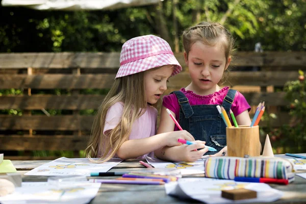 Kinder zeichnen eine Idee — Stockfoto