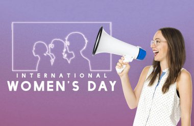  Megafon bilen bir kadın 