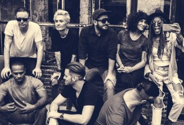 Arkadaşlar birlikte sakin