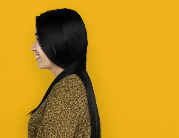 Asiatisk kvinna med svart långt hår — Stockfoto