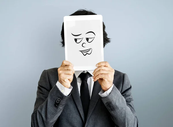Homme d'affaires couvrant visage avec tablette numérique — Photo