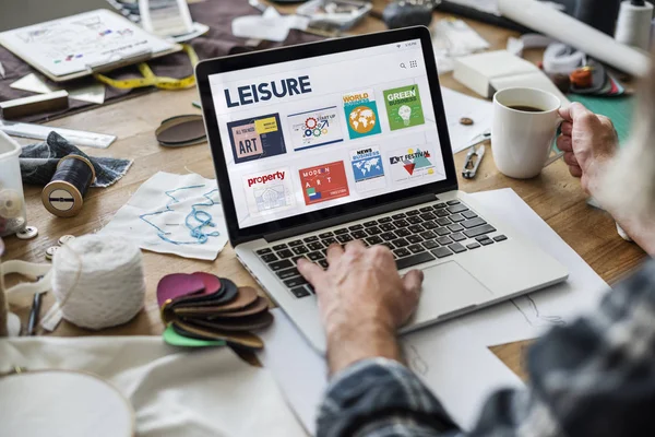 Man handen werken met laptop — Stockfoto