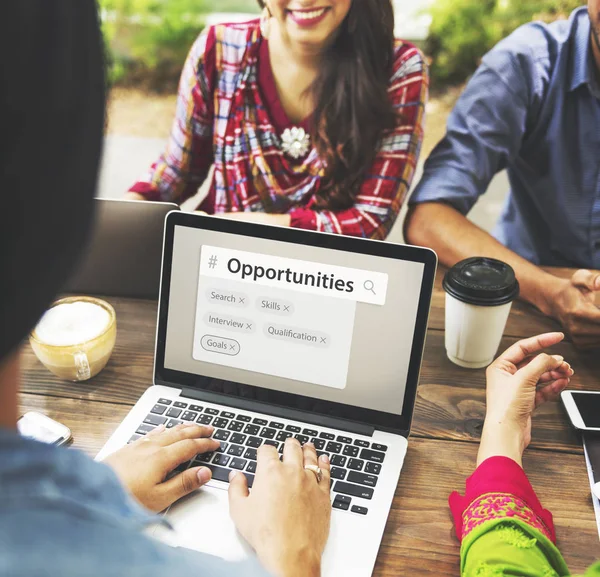 Persone che lavorano all'aperto — Foto Stock