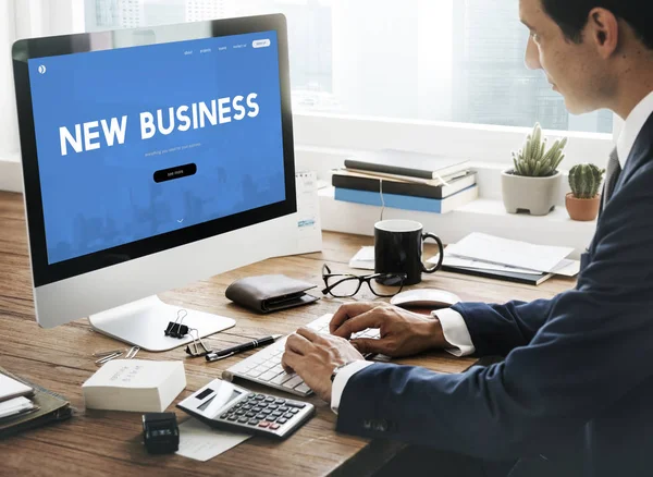 Businessman working with computer — Stock Photo, Image