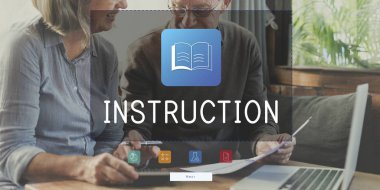 Yaşlı çift hesaplamak bütçe 