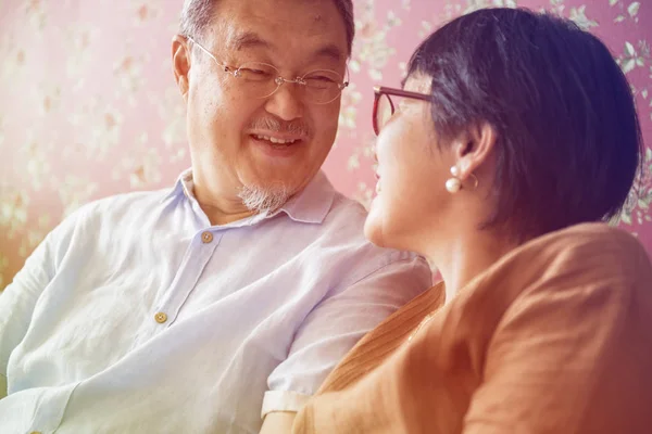 Pareja enamorada pasando tiempo juntos — Foto de Stock