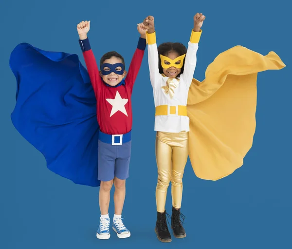 Enfants en costumes de super-héros — Photo