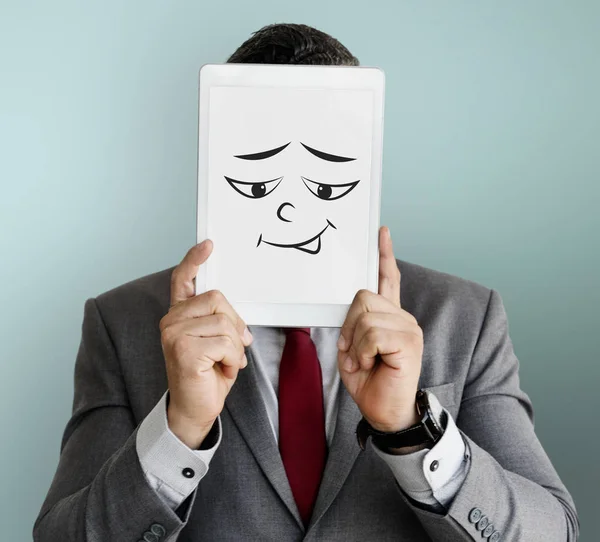 Uomo d'affari che copre il viso con tablet digitale — Foto Stock
