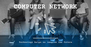 Arkadaşlar dijital cihazlar kullanarak