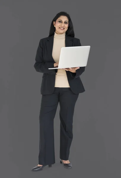 Indian businesswoman using laptop — Stock Photo, Image