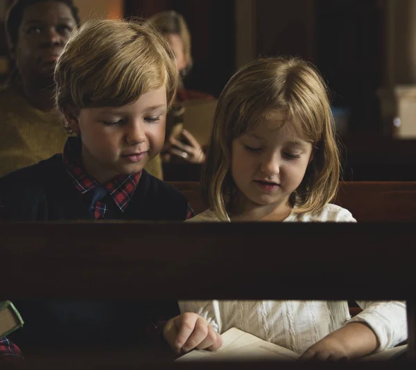 Children praying in the Church — Stock Photo, Image