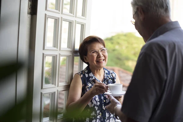 Senior pareja pasar tiempo juntos — Foto de Stock