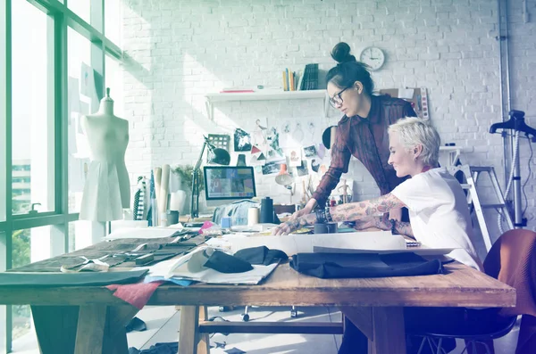 Mujeres diseñadores de moda — Foto de Stock