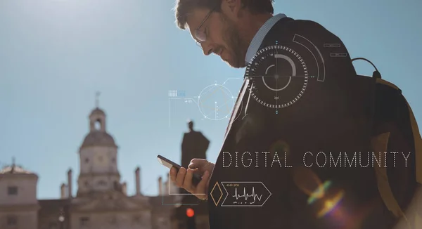 Hombre de negocios usando smartphone — Foto de Stock