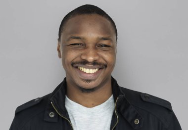 Afrikalı erkek gülümseyen