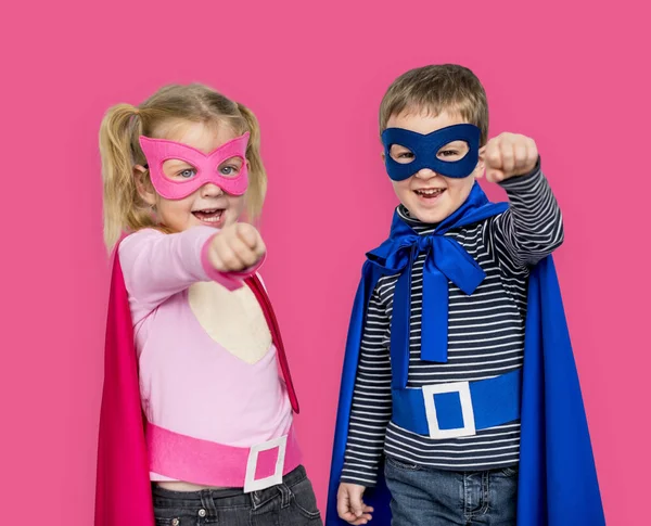 Enfants en costumes de super-héros — Photo