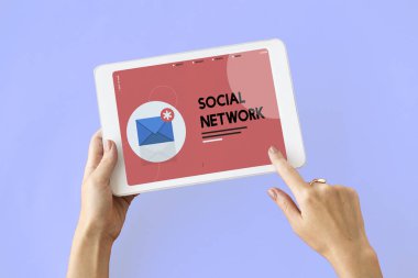 Dijital tablet holding insan eller 