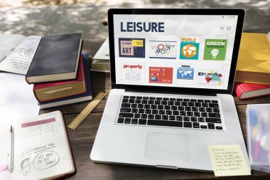 Çalışma alanı ile defter ve kitaplar 