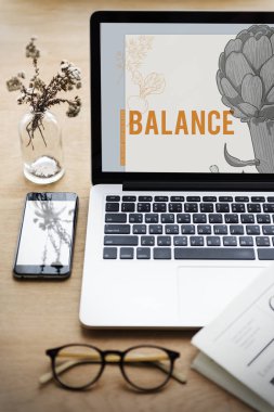 Tablo smartphone ve dizüstü bilgisayar ile