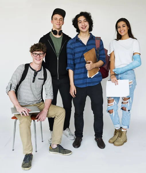 Estudantes sorrindo juntos — Fotografia de Stock