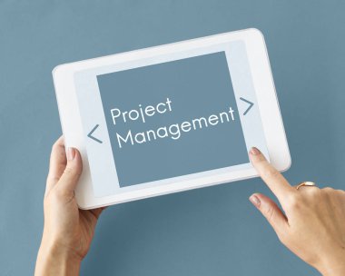 kişi holding dijital tablet