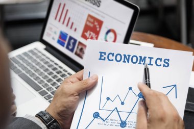 işadamı holding kalem ve kağıt