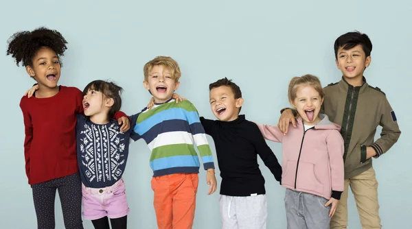 Lachende kinderen in de studio — Stockfoto