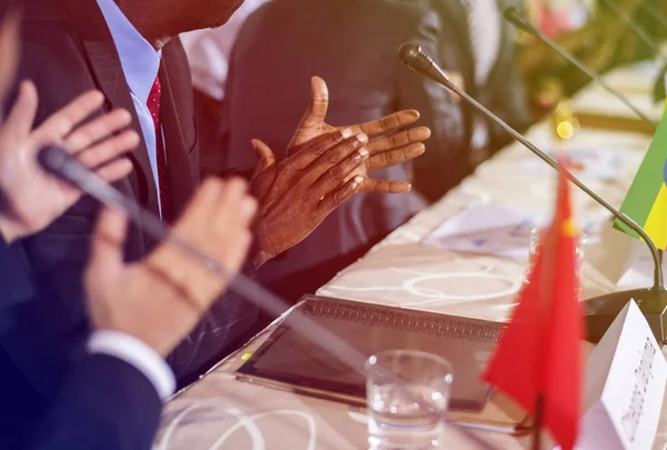 Conferência internacional com empresários — Fotografia de Stock