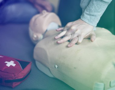 İnsanlar üzerinde Cpr ilk yardım eğitimi