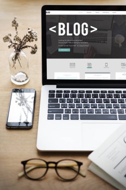 dizüstü bilgisayar ve çalışma alanı'nı smartphone