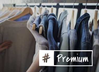 Moda mağaza giysileri ile
