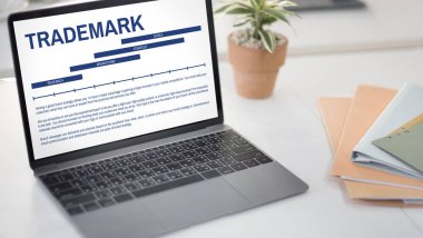 tablo üzerinde açılan not defteri