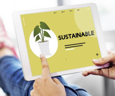 kişi holding dijital tablet