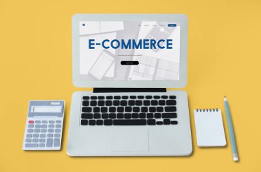 Çalışma alanı ile modern dizüstü