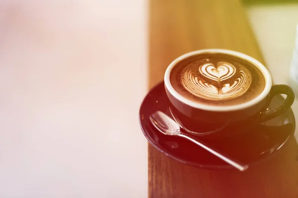 Kávé habbal bevezetésekor art-kupa — Stock Fotó