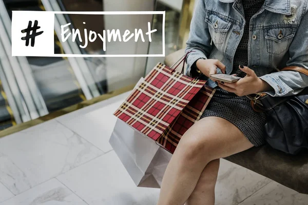 Mujer con bolsas de compras — Foto de Stock