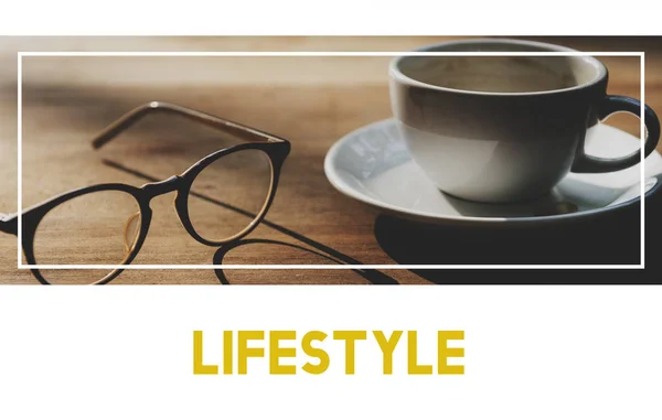 Coffee cup and eyeglasses — Stock Photo, Image
