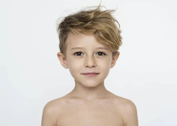 Criança com peito nu no estúdio — Fotografia de Stock