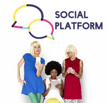  Dijital cihazlar kullanarak kadınlar