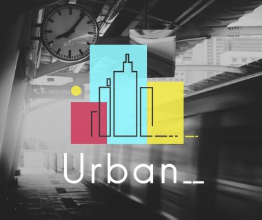 Saat ve tren ile platform