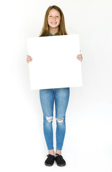 Chica está sosteniendo Placard — Foto de Stock