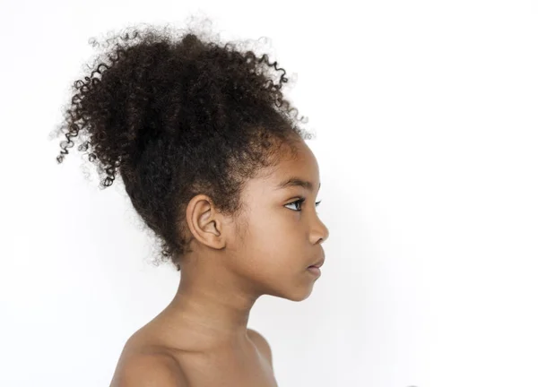 Enfant avec poitrine nue en studio — Photo