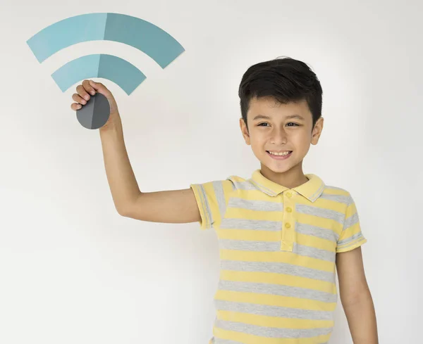 Kid холдингу паперового Wifi значок — стокове фото