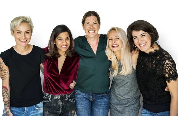 Groupe de femmes souriantes — Photo