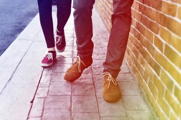 Par går på gatan — Stockfoto