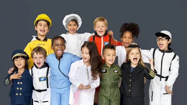 Bambini che indossano costumi di carriera — Foto Stock